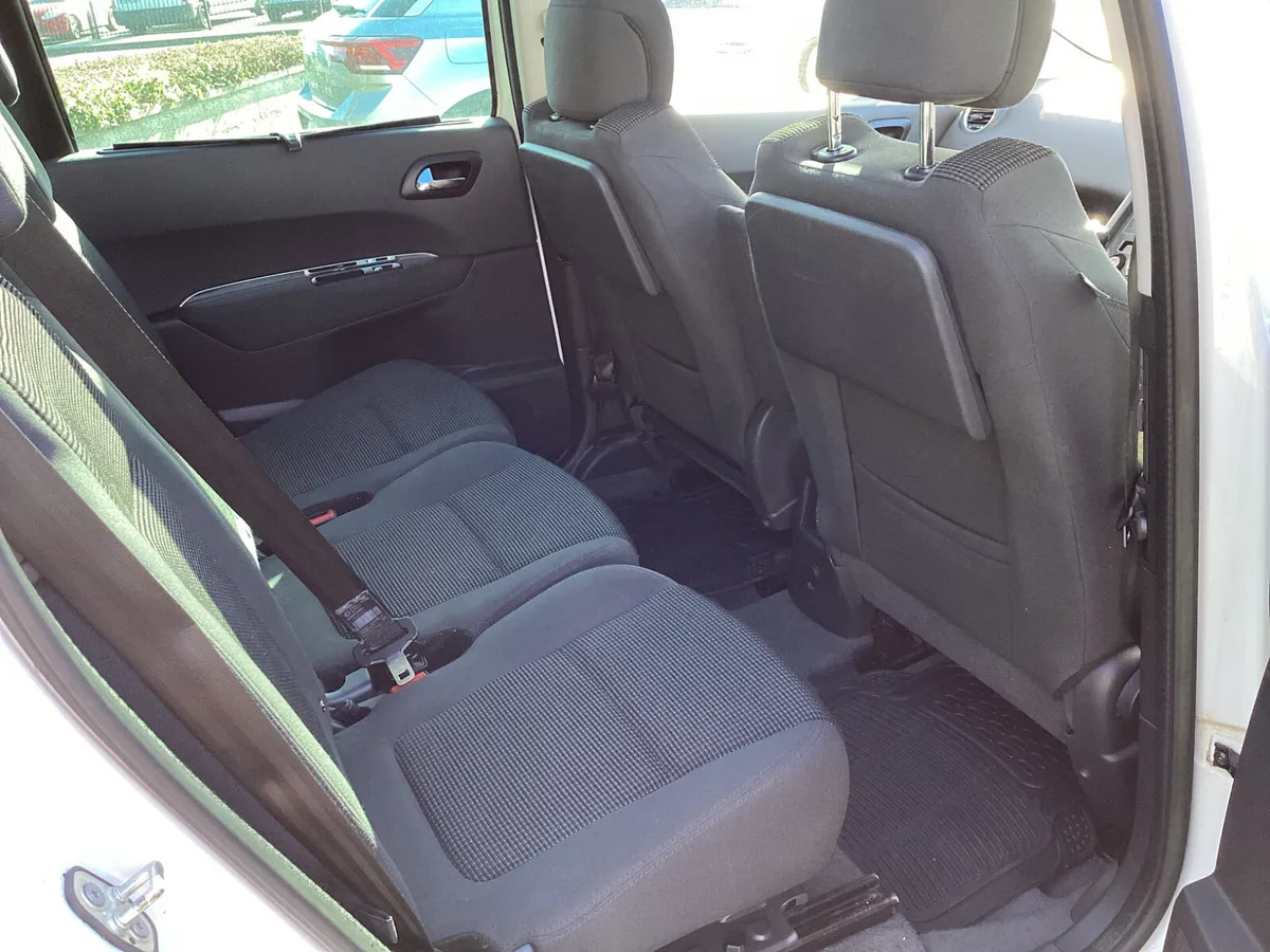 Peugeot 5008 MPV, Diesel, 2014, White