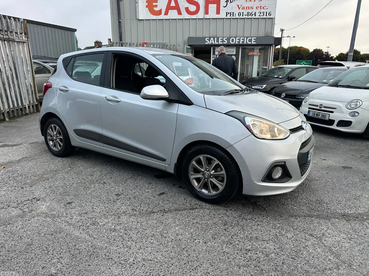 Hyundai i10 Hatchback, Petrol, 2014, Silver