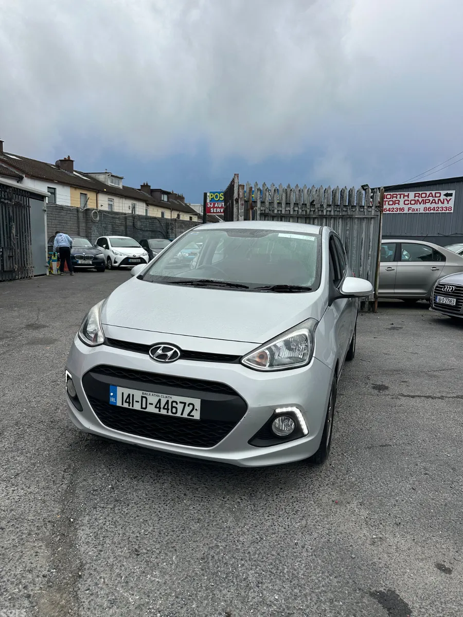 Hyundai i10 Hatchback, Petrol, 2014, Silver