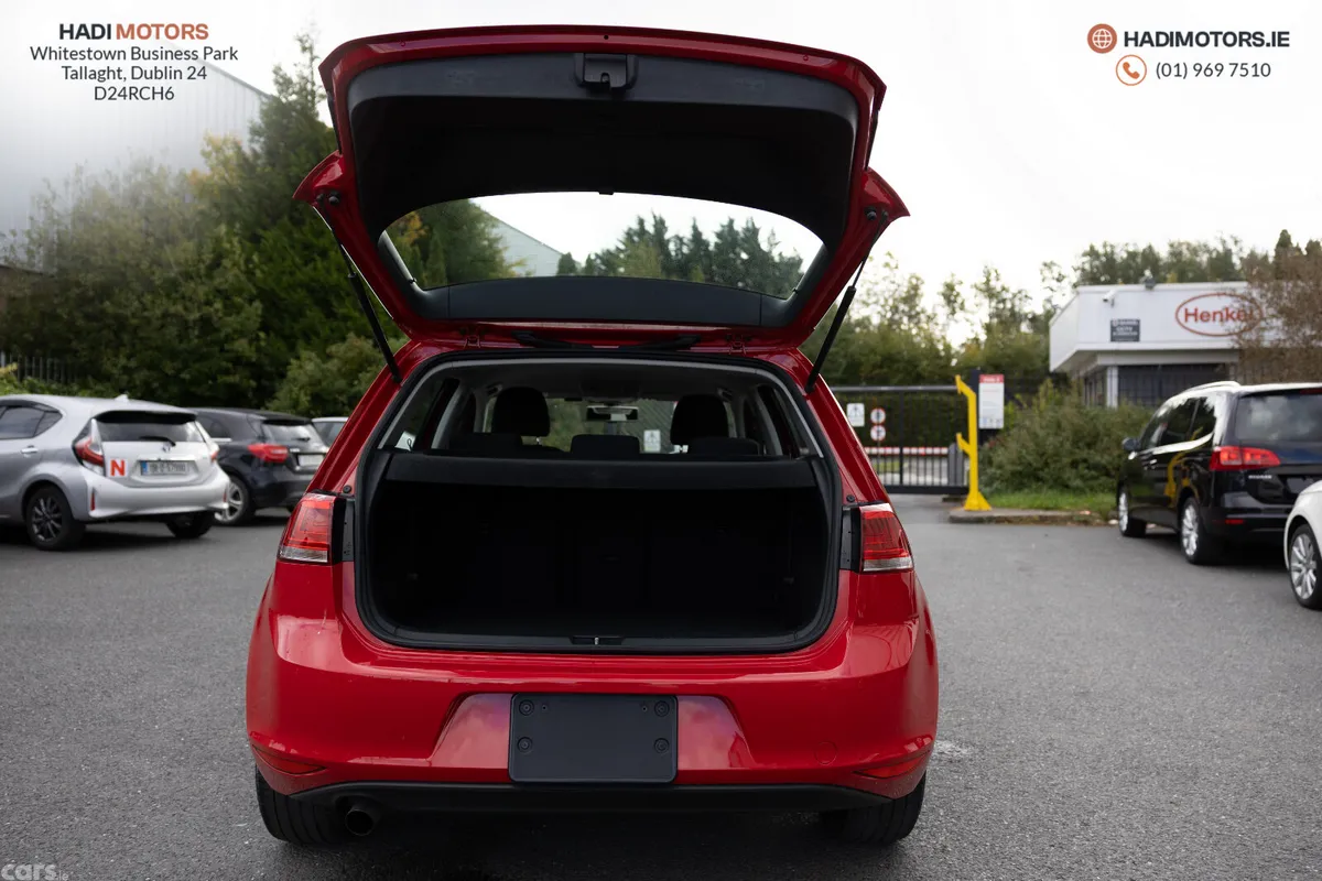Volkswagen Golf Hatchback, Petrol, 2015, Red