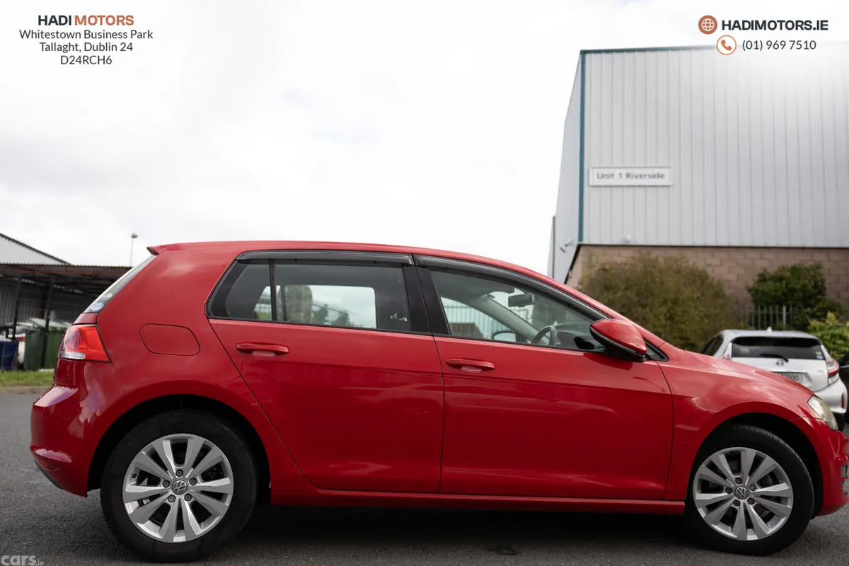 Volkswagen Golf Hatchback, Petrol, 2015, Red