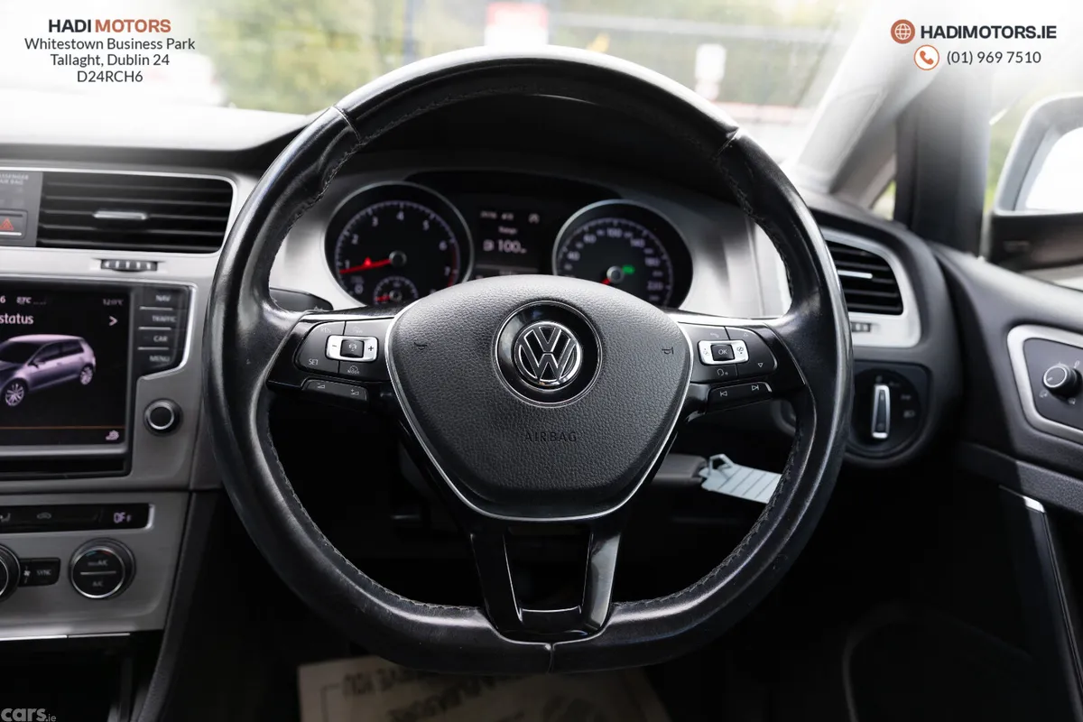 Volkswagen Golf Hatchback, Petrol, 2015, Red