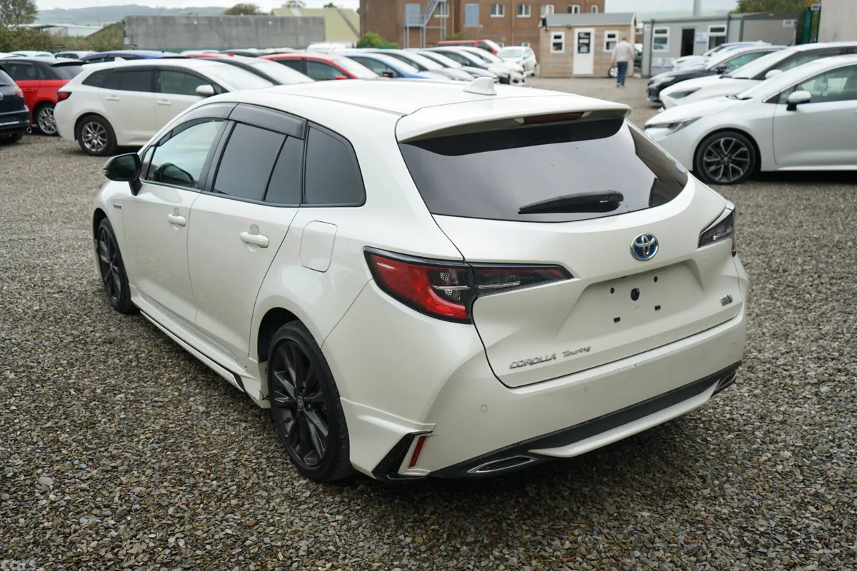 Toyota Corolla Estate, Petrol Hybrid, 2020, White