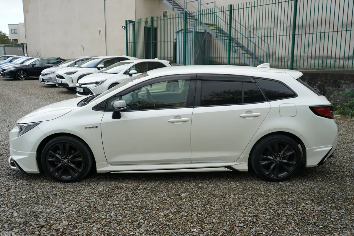 Toyota Corolla Estate, Petrol Hybrid, 2020, White