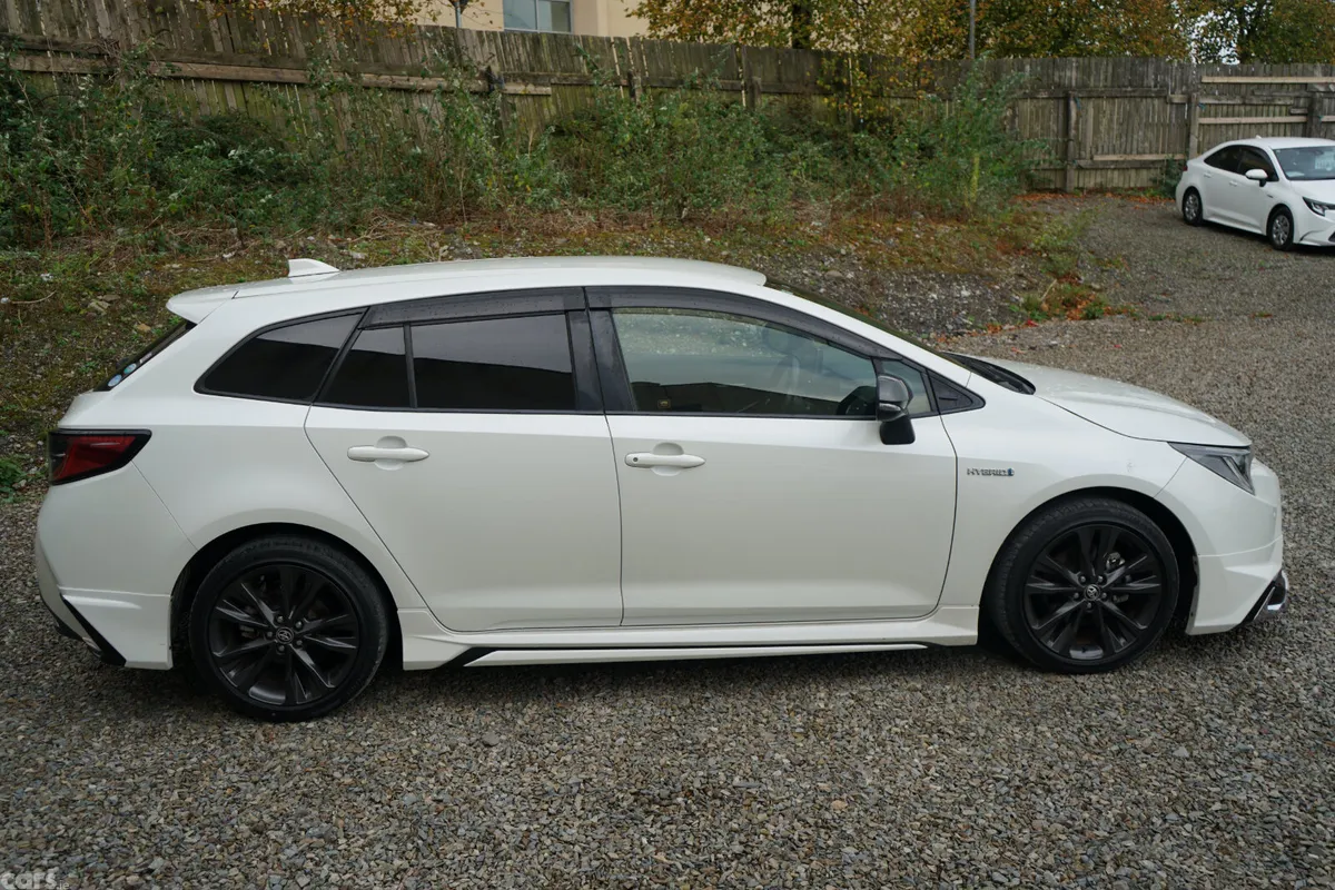 Toyota Corolla Estate, Petrol Hybrid, 2020, White