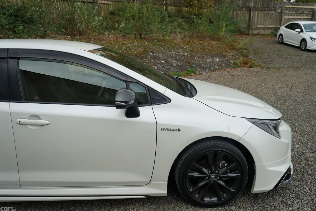 Toyota Corolla Estate, Petrol Hybrid, 2020, White