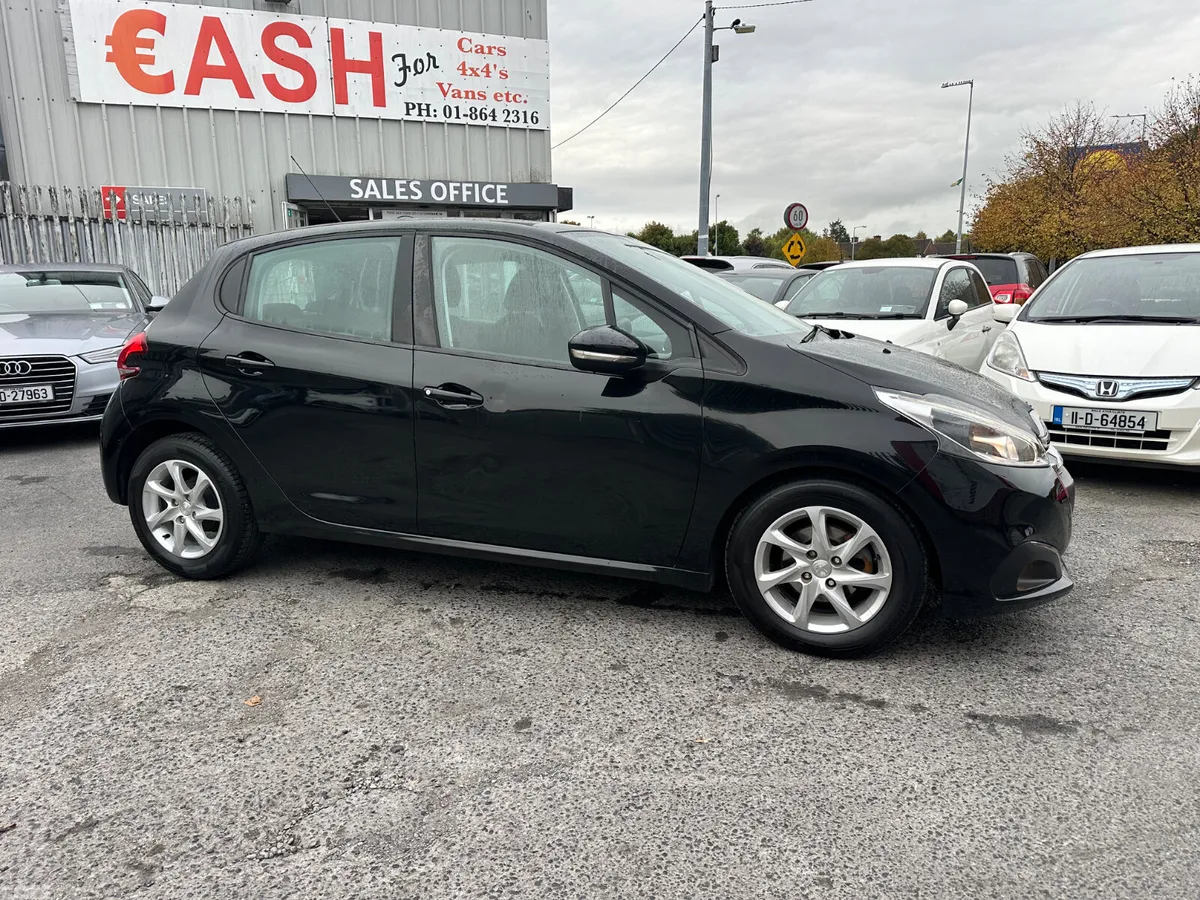Peugeot 208 Hatchback, Petrol, 2016, Black
