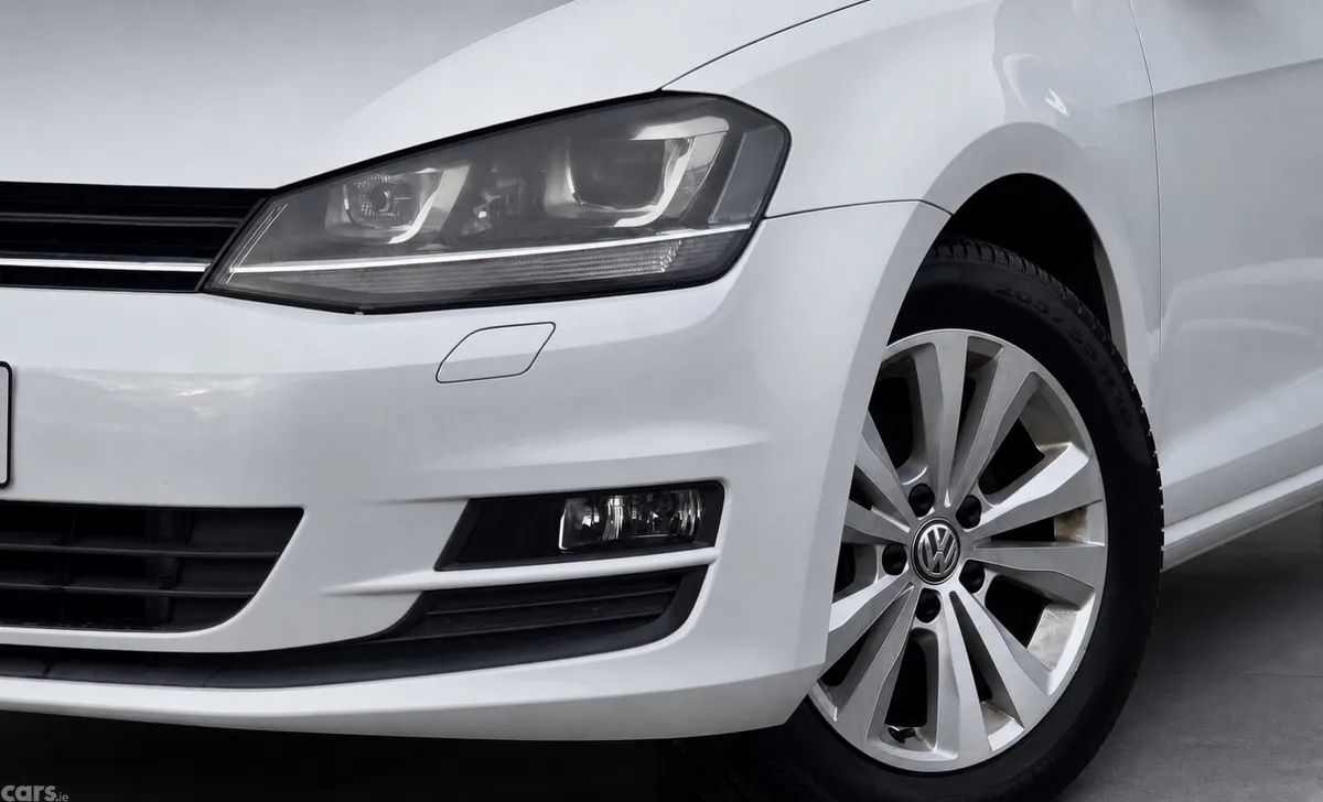 Volkswagen Golf Hatchback, Petrol, 2014, White