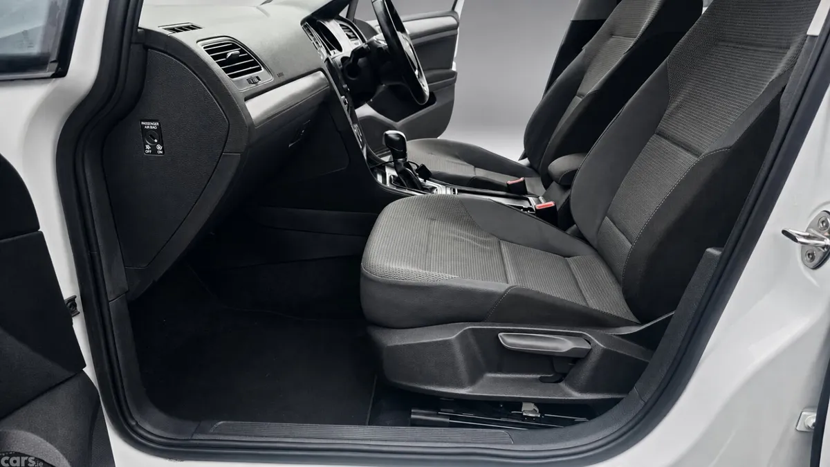 Volkswagen Golf Hatchback, Petrol, 2014, White