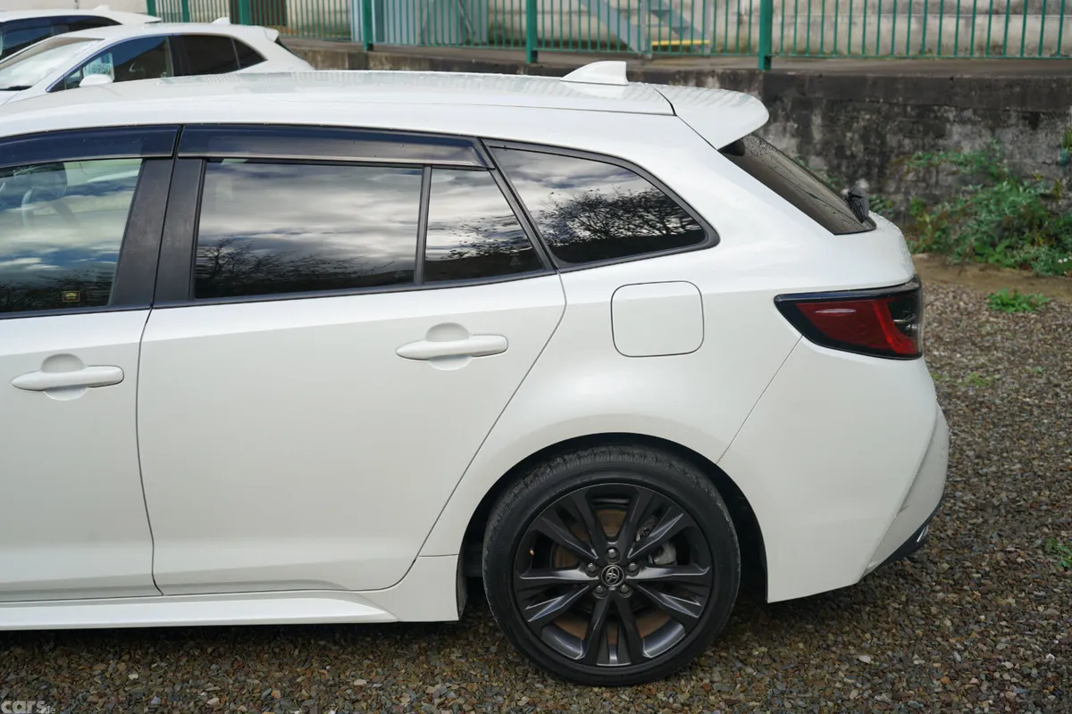 Toyota Corolla Estate, Petrol Hybrid, 2020, White