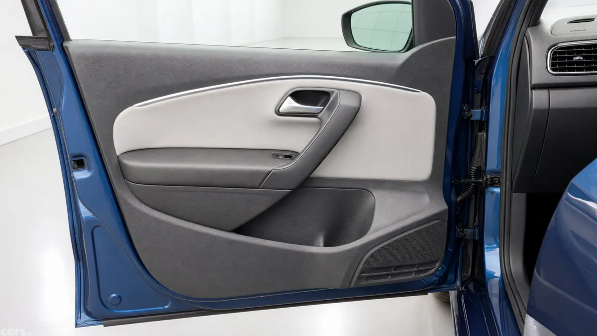 Volkswagen Polo Hatchback, Petrol, 2015, Blue
