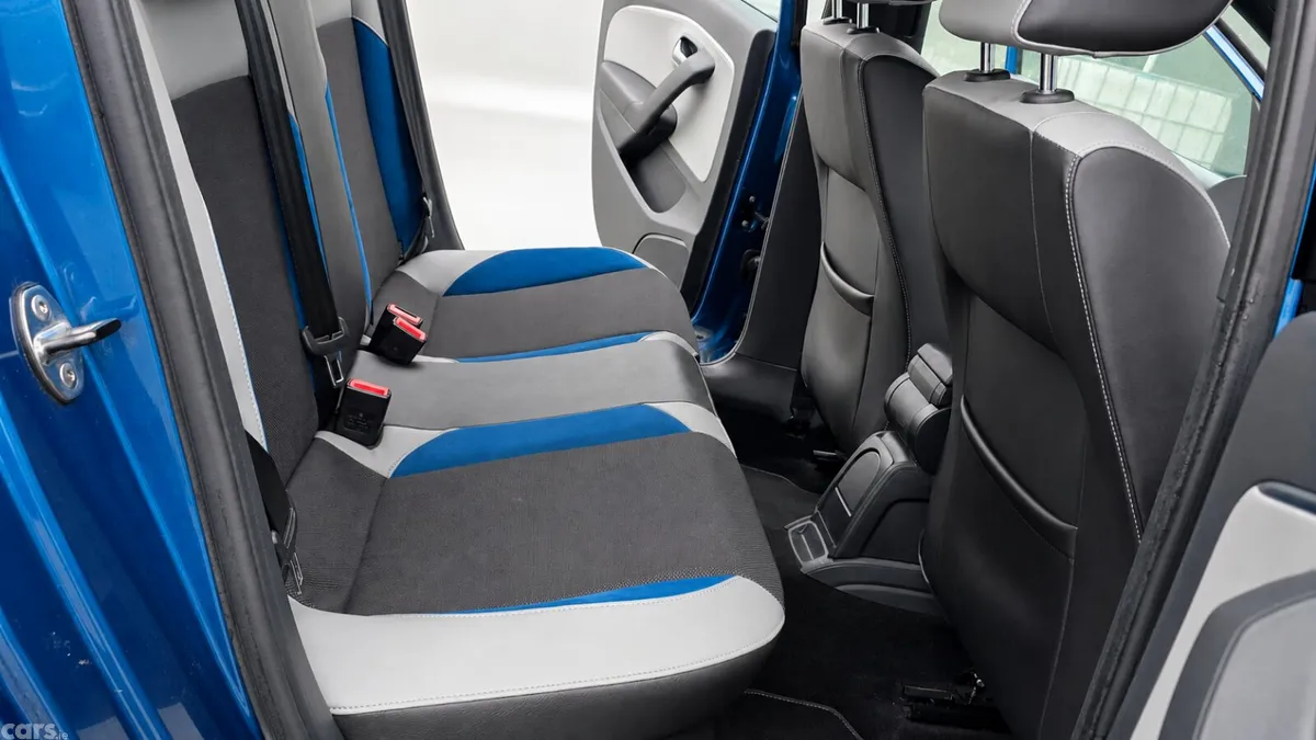 Volkswagen Polo Hatchback, Petrol, 2015, Blue
