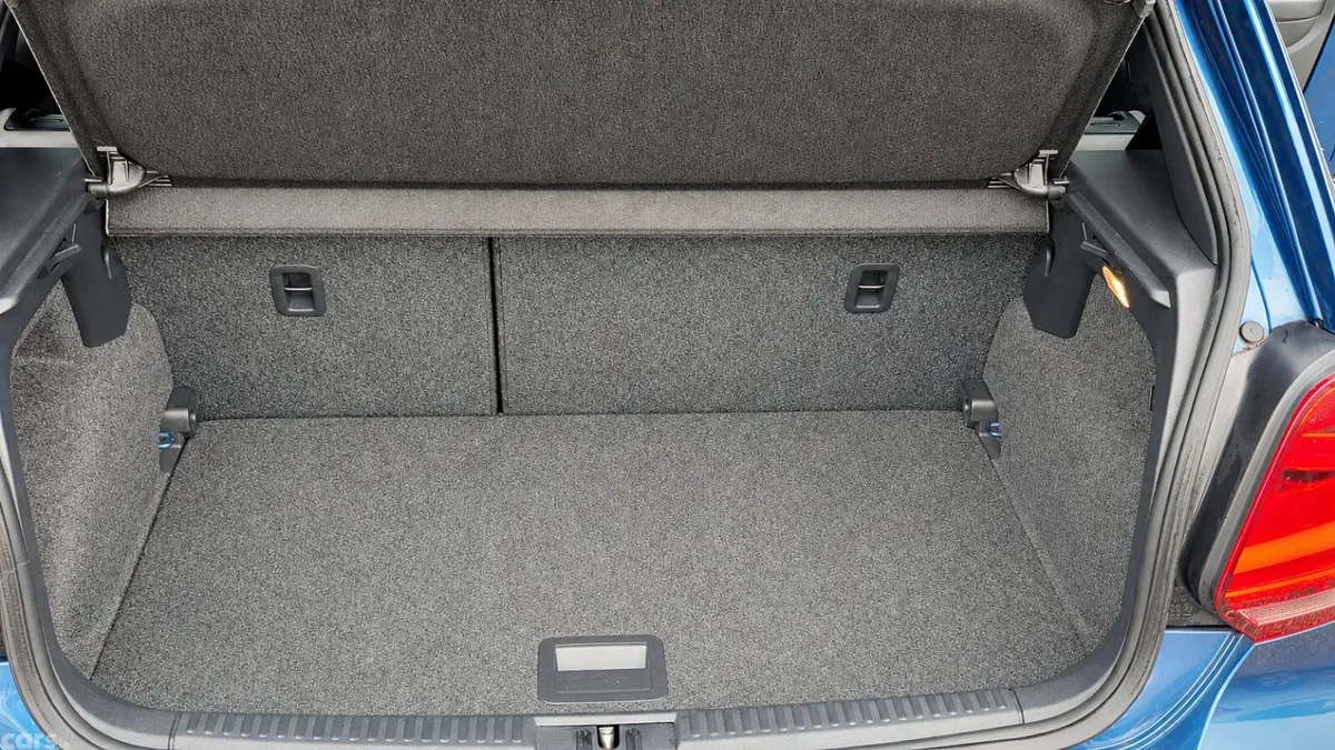 Volkswagen Polo Hatchback, Petrol, 2015, Blue