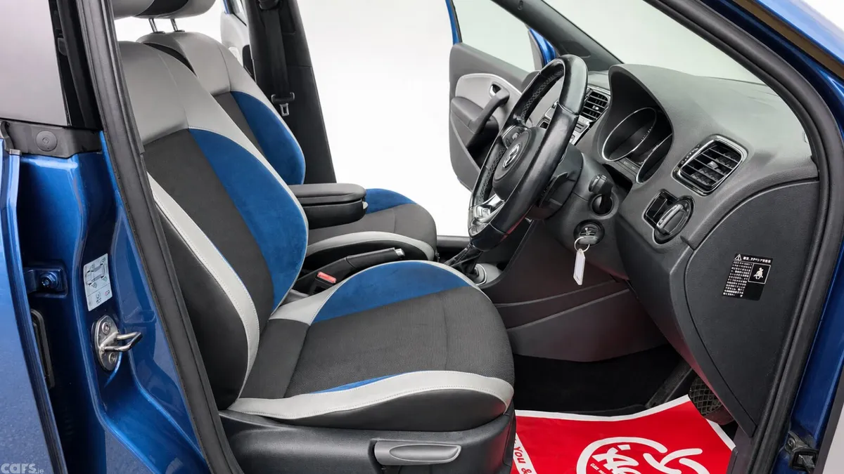 Volkswagen Polo Hatchback, Petrol, 2015, Blue