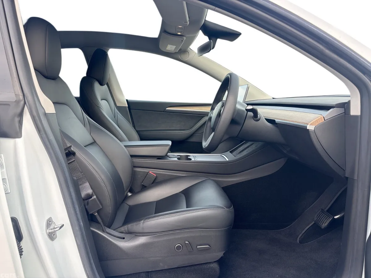 Tesla Model Y MPV, Electric, 2023, White