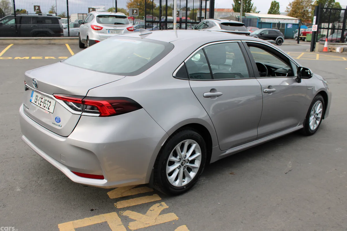 Toyota Corolla Saloon, Petrol Hybrid, 2019, Grey