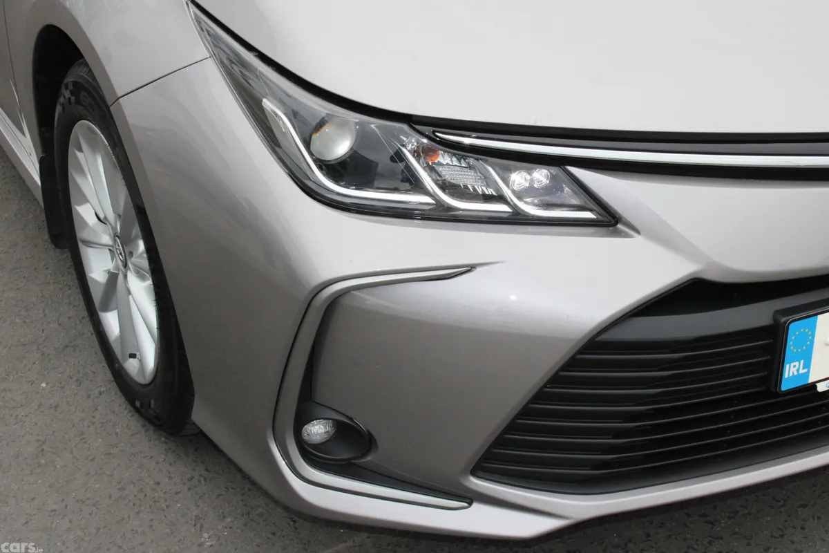 Toyota Corolla Saloon, Petrol Hybrid, 2019, Grey