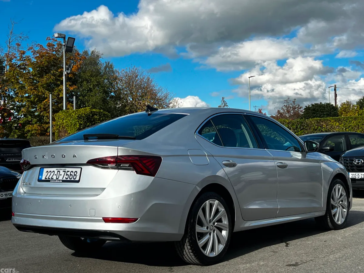 Skoda Octavia Saloon, Diesel, 2022, Grey