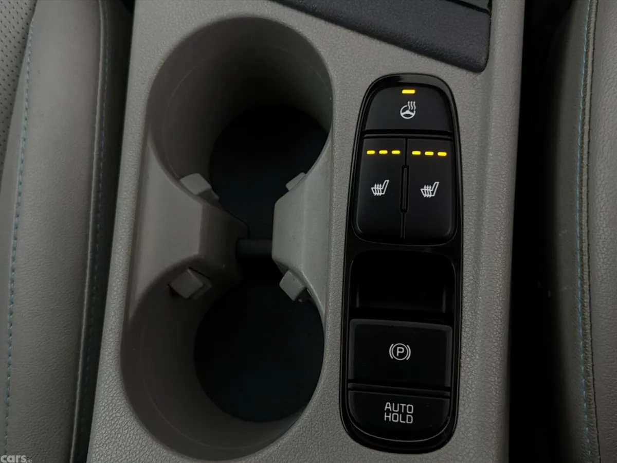 Kia Niro Hatchback, Petrol Plug-in Hybrid, 2021, White
