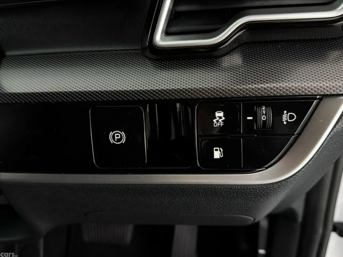 Kia Sportage SUV, Petrol Plug-in Hybrid, 2025, White
