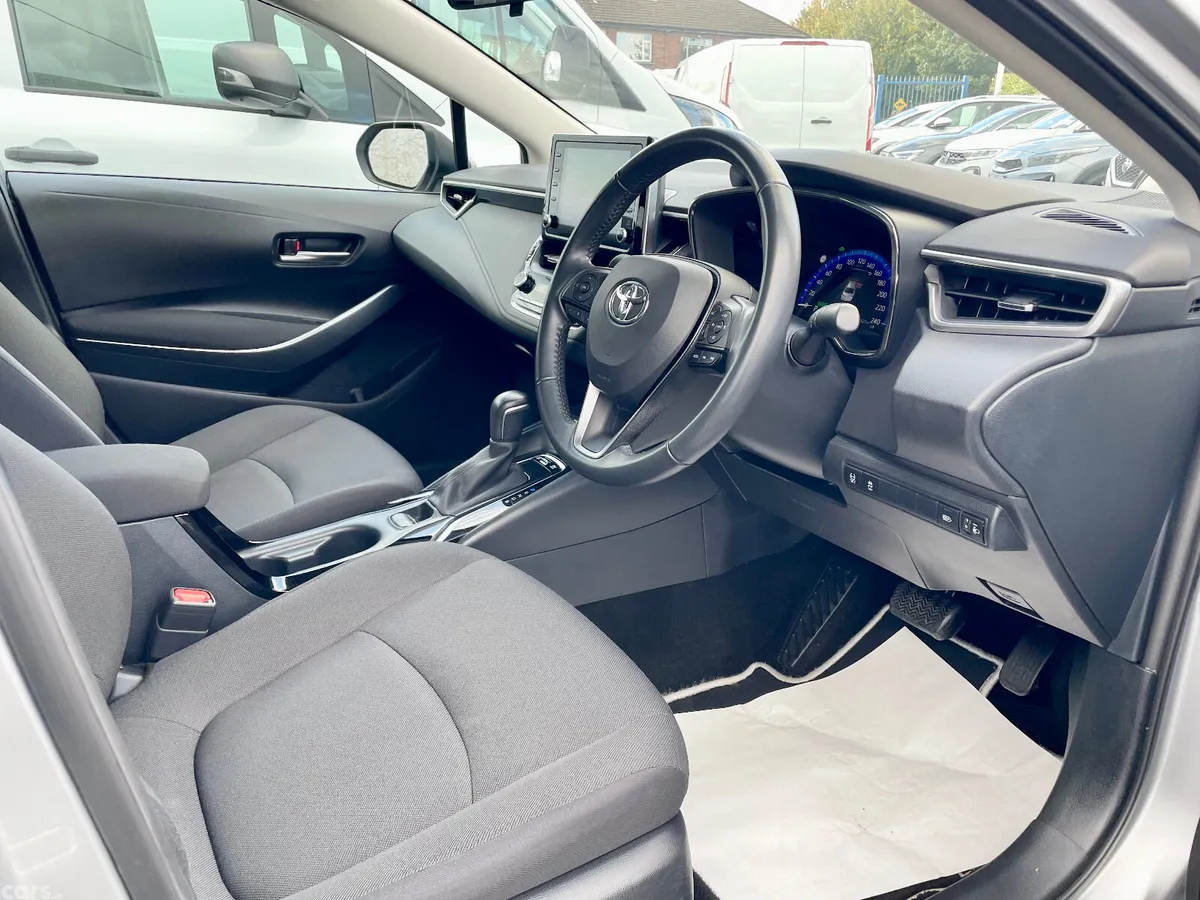 Toyota Corolla Saloon, Petrol Hybrid, 2022, Silver