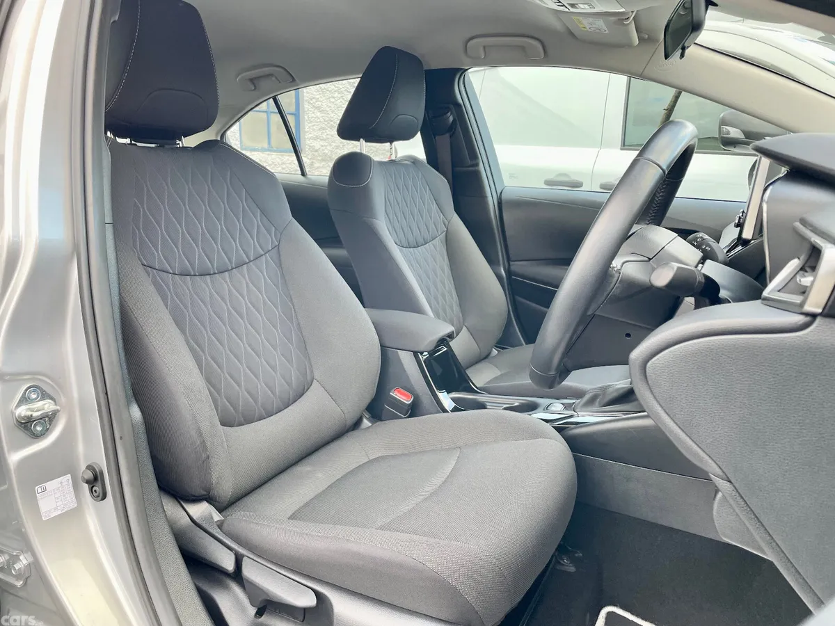 Toyota Corolla Saloon, Petrol Hybrid, 2022, Silver
