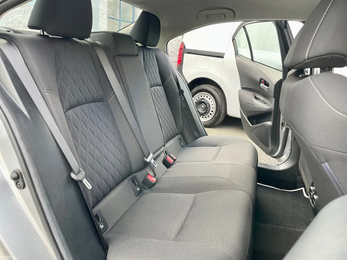 Toyota Corolla Saloon, Petrol Hybrid, 2022, Silver