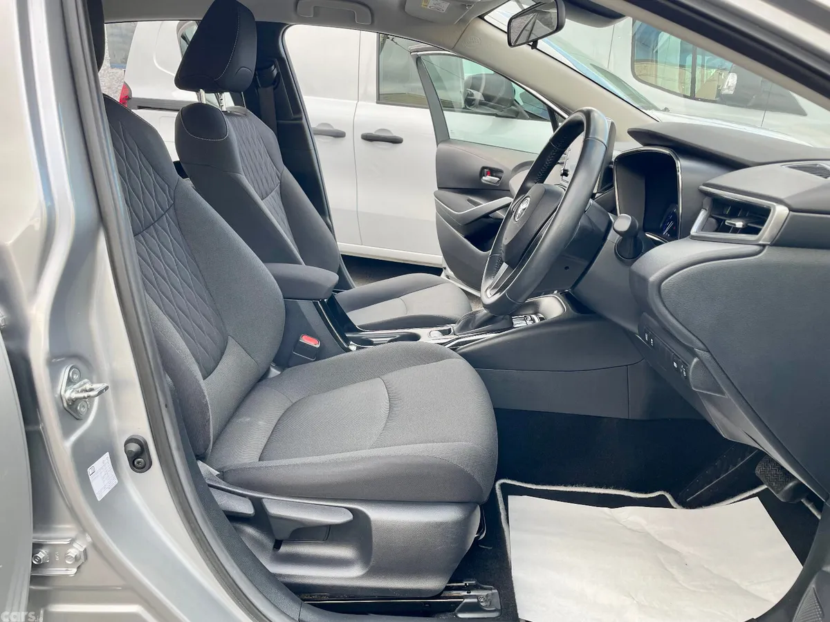 Toyota Corolla Saloon, Petrol Hybrid, 2022, Silver
