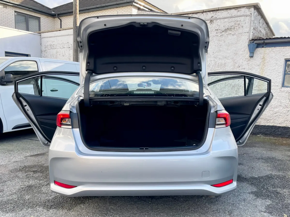 Toyota Corolla Saloon, Petrol Hybrid, 2022, Silver