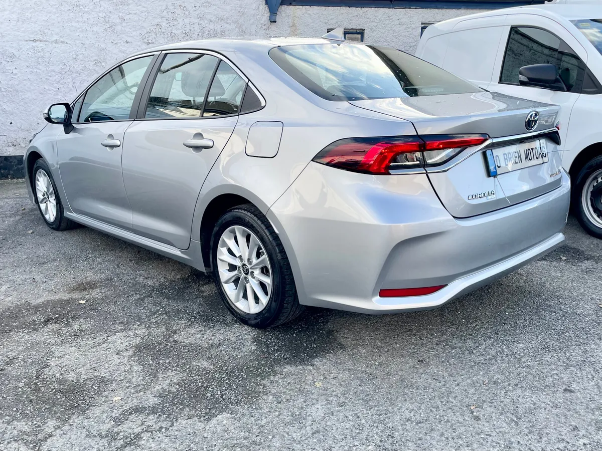 Toyota Corolla Saloon, Petrol Hybrid, 2022, Silver