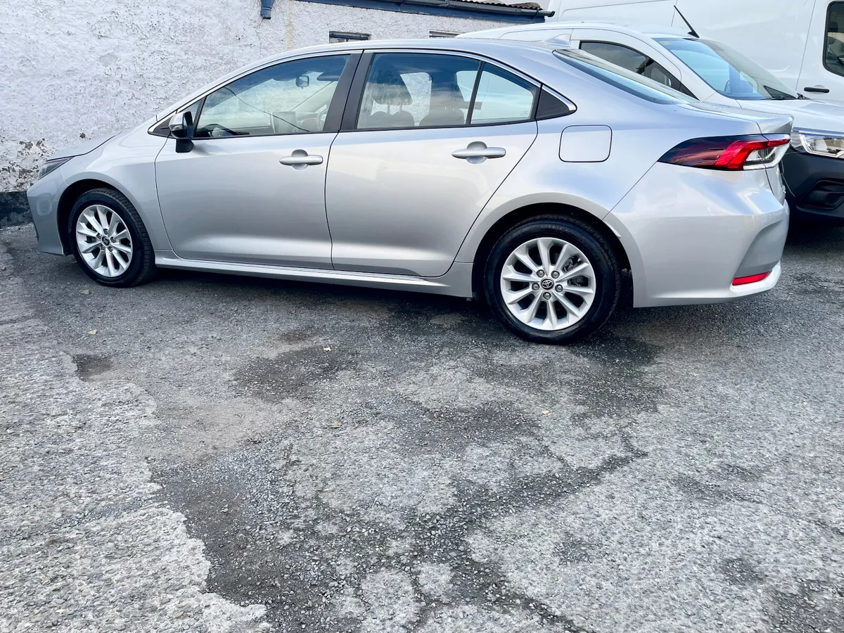 Toyota Corolla Saloon, Petrol Hybrid, 2022, Silver