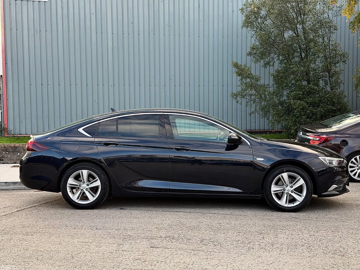 Opel Insignia Hatchback, Diesel, 2019, Blue