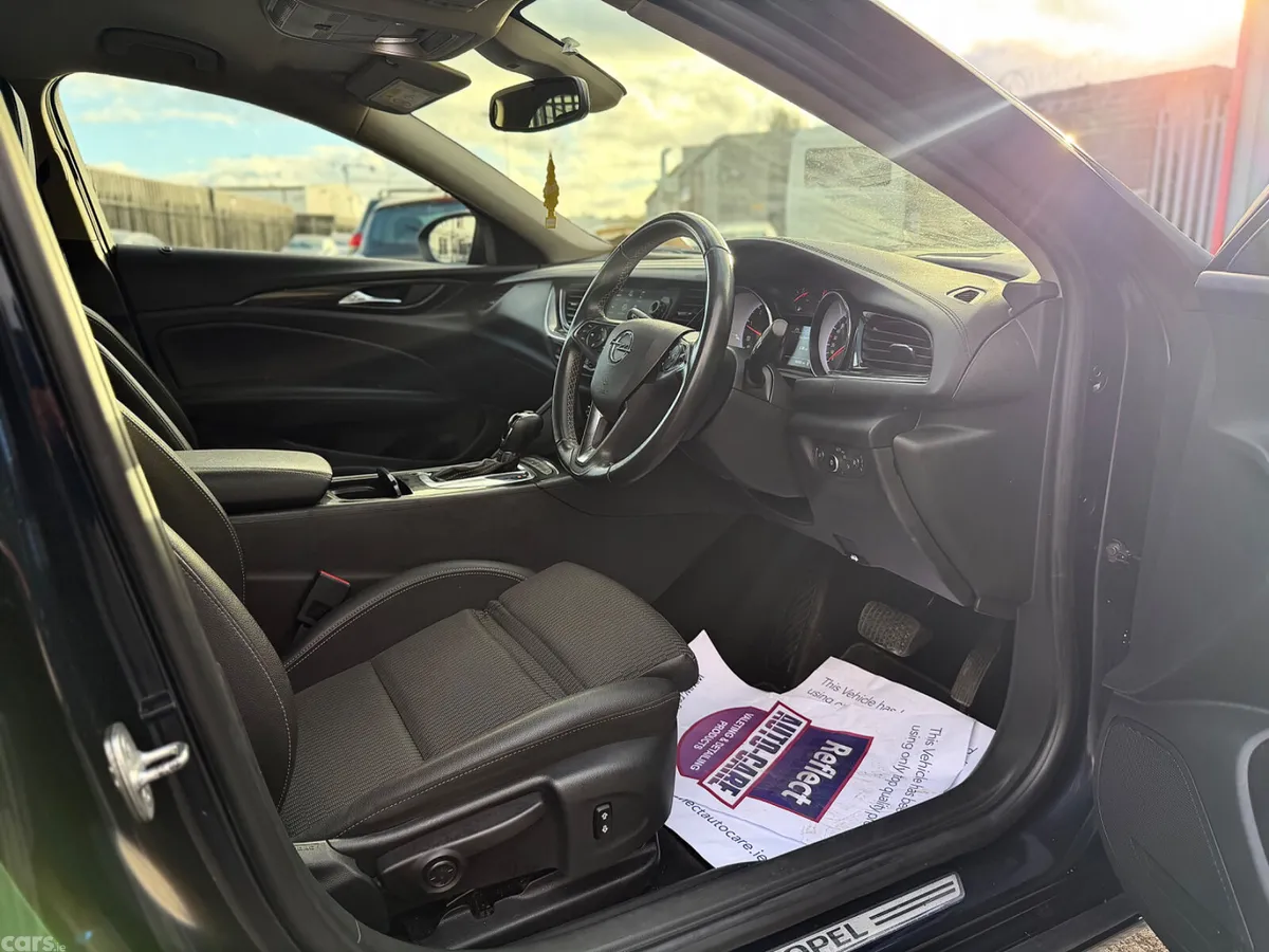 Opel Insignia Hatchback, Diesel, 2019, Blue