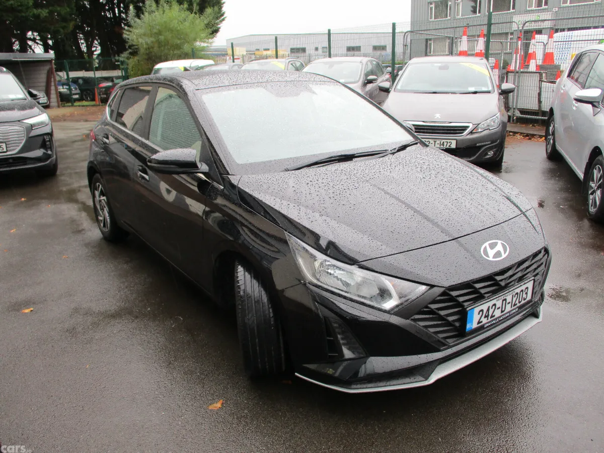 Hyundai i20 Hatchback, Petrol, 2024, Black