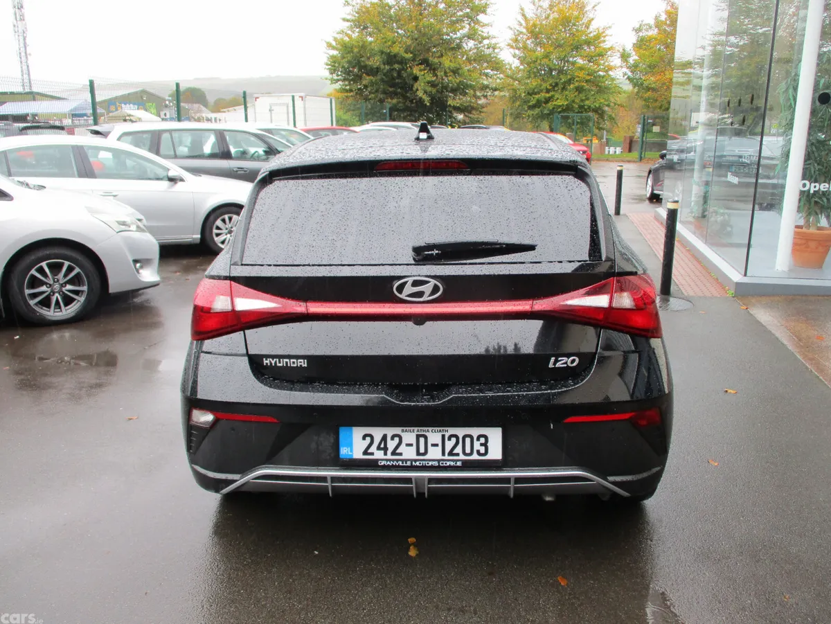 Hyundai i20 Hatchback, Petrol, 2024, Black