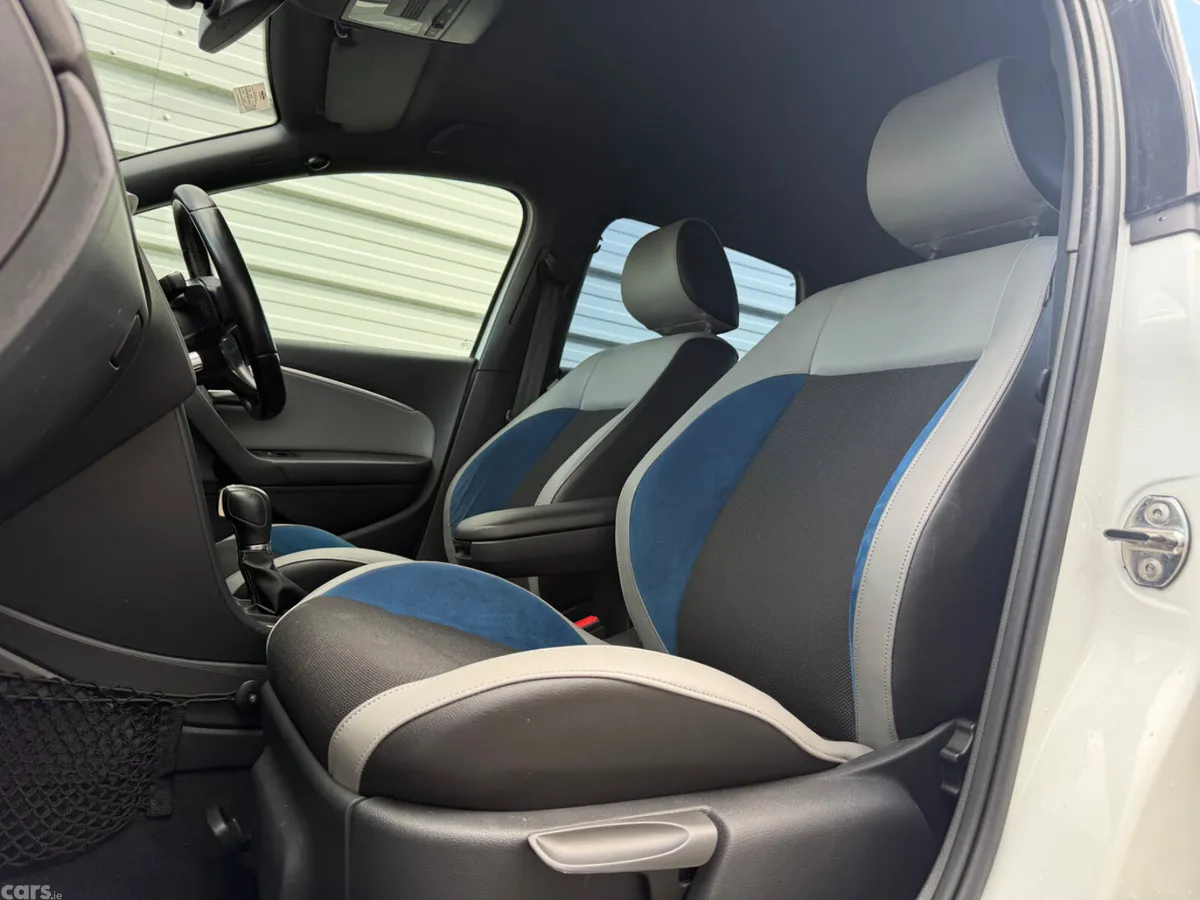 Volkswagen Polo Hatchback, Petrol, 2015, White