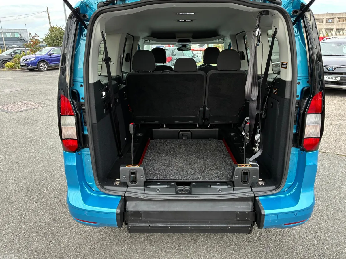 Ford Tourneo Connect MPV, Diesel, 2024, Blue