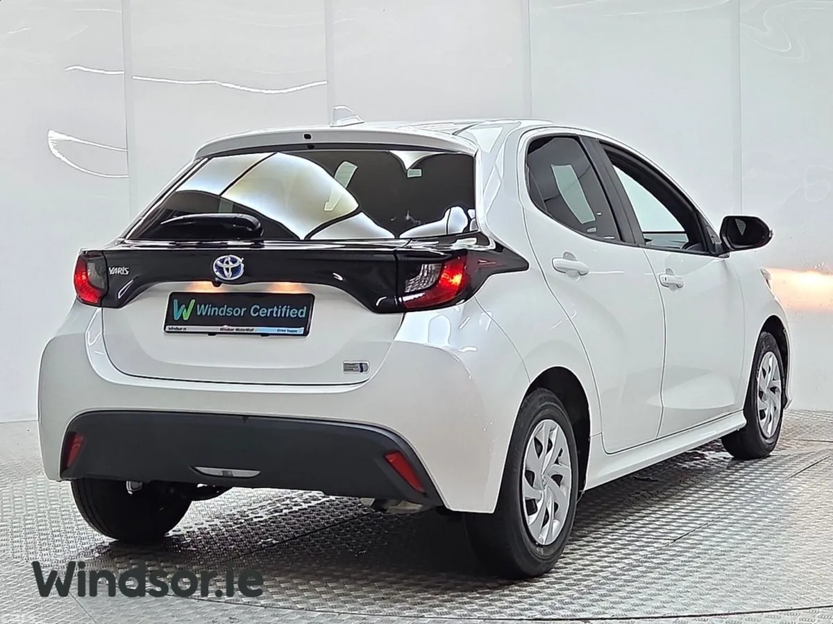 Toyota Yaris Hatchback, Petrol Hybrid, 2023, White