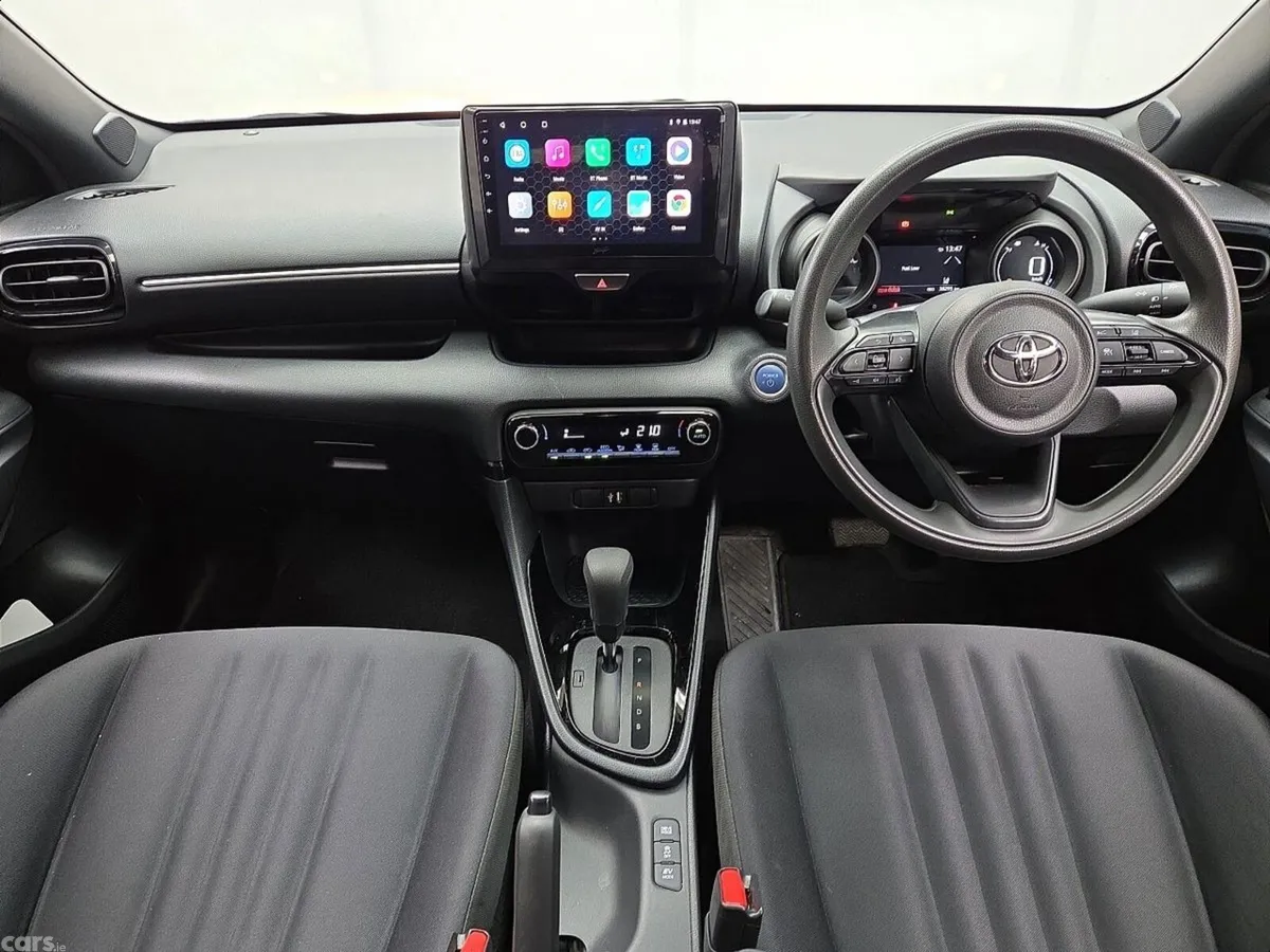 Toyota Yaris Hatchback, Petrol Hybrid, 2023, White