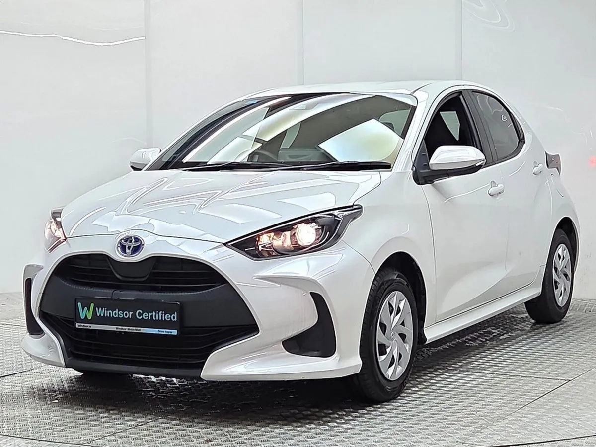 Toyota Yaris Hatchback, Petrol Hybrid, 2023, White