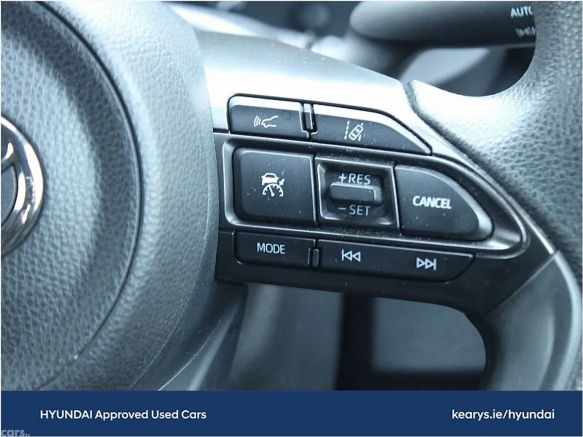 Toyota Yaris Hatchback, Petrol Hybrid, 2021, Silver