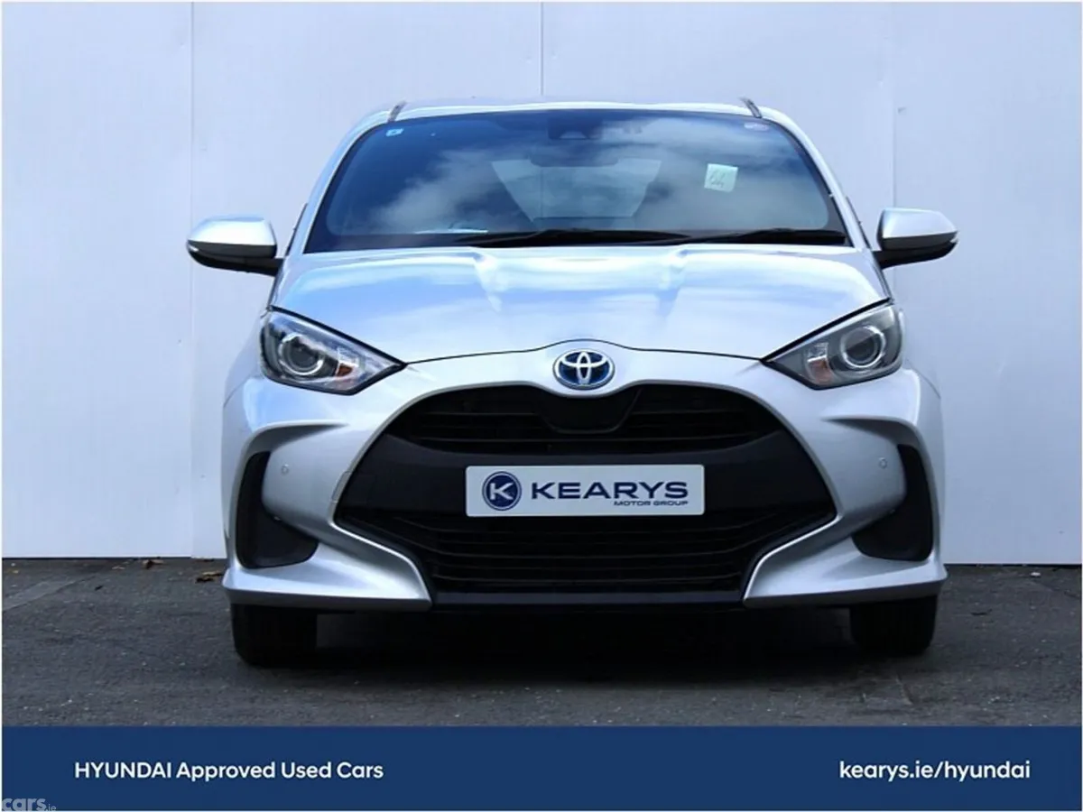 Toyota Yaris Hatchback, Petrol Hybrid, 2021, Silver
