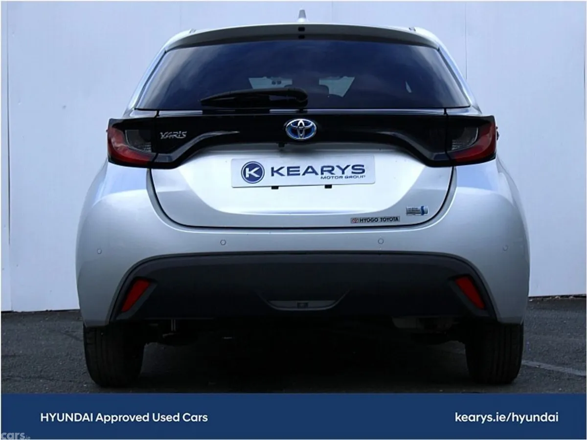 Toyota Yaris Hatchback, Petrol Hybrid, 2021, Silver