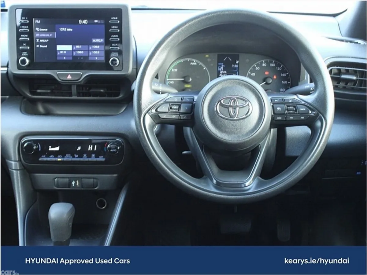 Toyota Yaris Hatchback, Petrol Hybrid, 2021, Silver