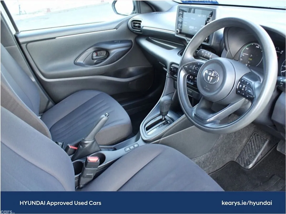 Toyota Yaris Hatchback, Petrol Hybrid, 2021, Silver
