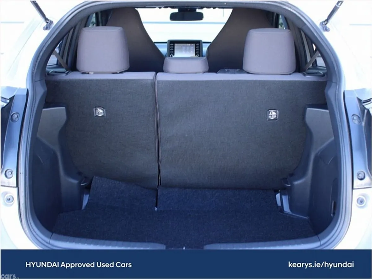 Toyota Yaris Hatchback, Petrol Hybrid, 2021, Silver