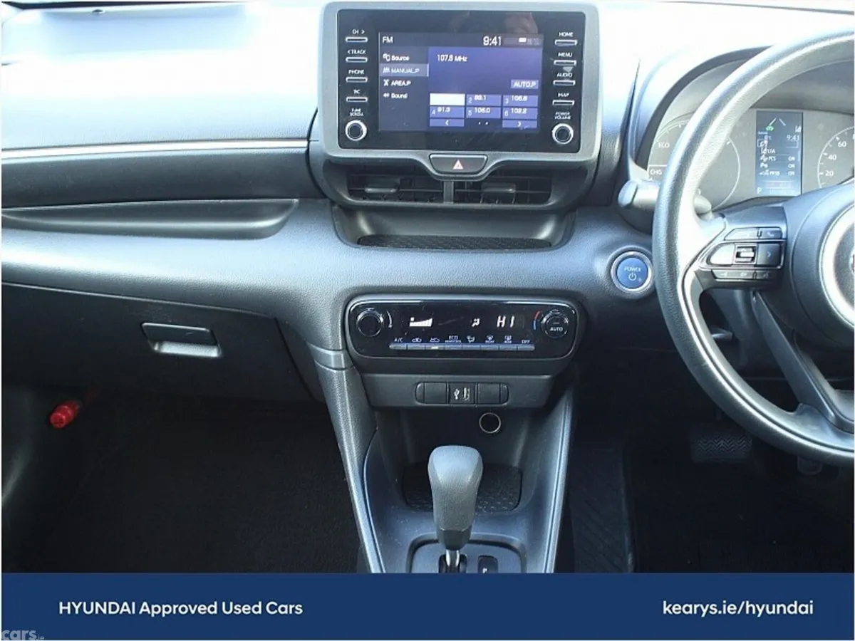 Toyota Yaris Hatchback, Petrol Hybrid, 2021, Silver