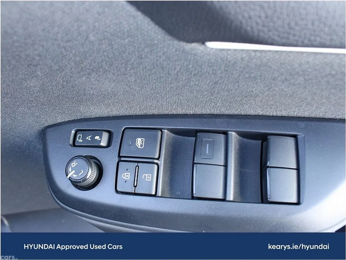 Toyota Yaris Hatchback, Petrol Hybrid, 2021, Silver