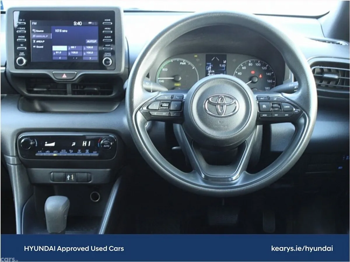 Toyota Yaris Hatchback, Petrol Hybrid, 2021, Silver