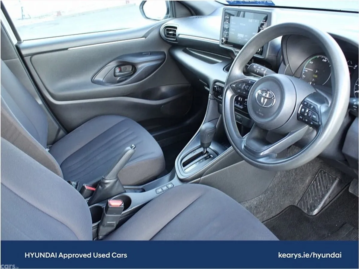 Toyota Yaris Hatchback, Petrol Hybrid, 2021, Silver